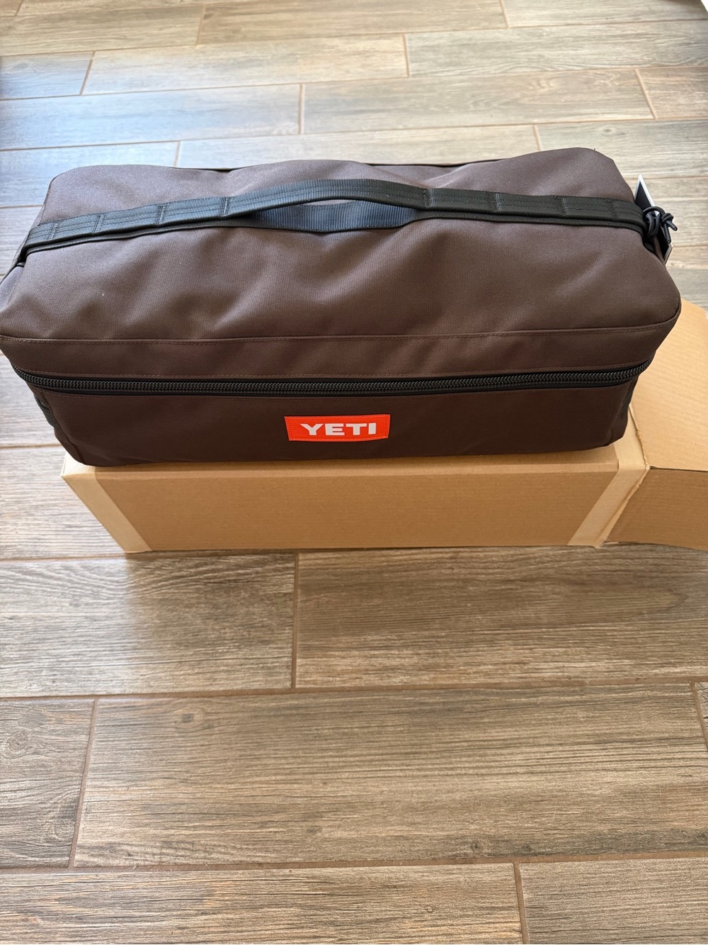 YETI Lowlands Wetlands Waterproof Blanket 55x78 Tan/Brown w/ Carry Bag (NWT)